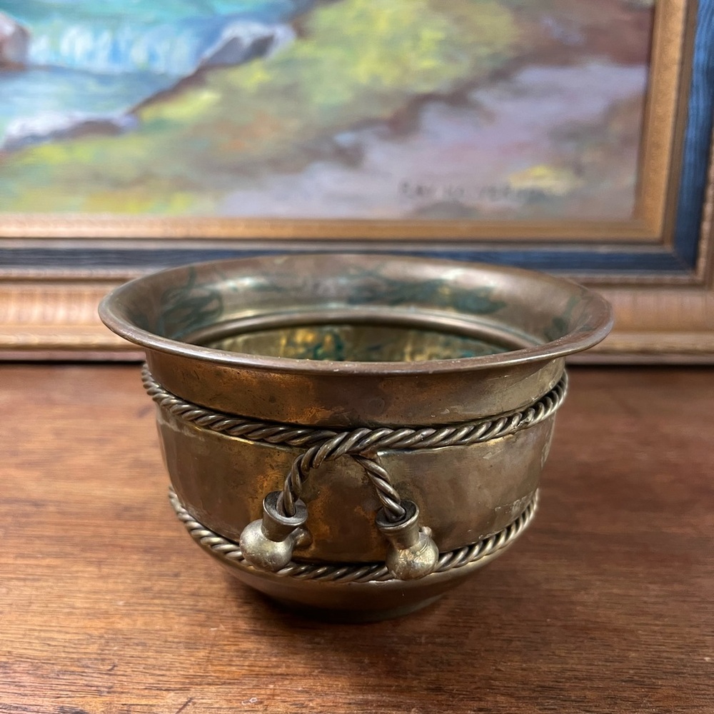 Vintage brass planter with rope detailing